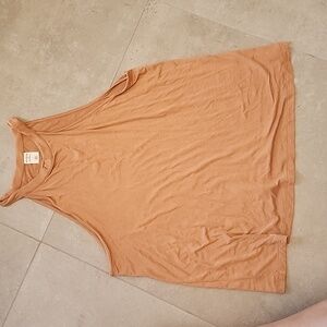 Melrose and market workout top L